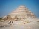 A pirâmide quadrada de Djoser.